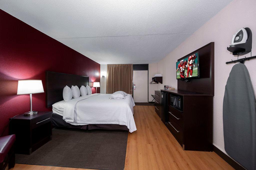 Red Roof Inn Plus+ Huntsville - Madison Exterior foto